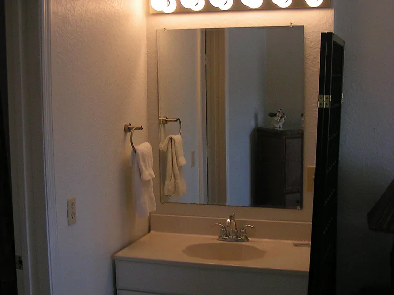 1ST FLOOR BATH
