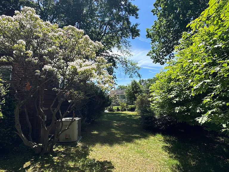 218 Pleasant Ave — Photo 4