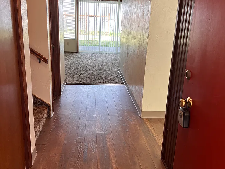 1010 Midway Dr NE #10 — Photo 3