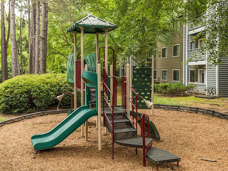 Crestmont Apartments — Photo 10