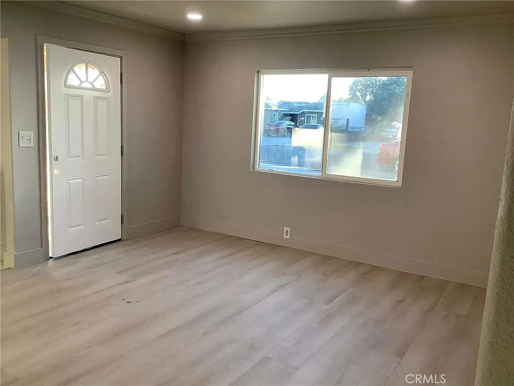 3 bed, 1200 sqft, $4,000 — Photo 2