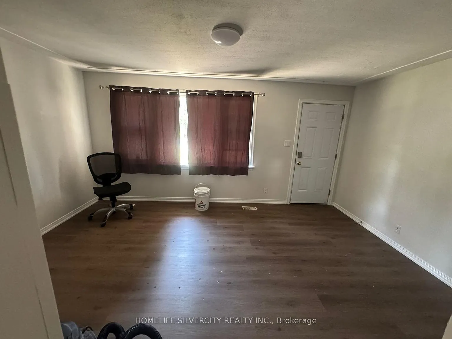 5 bed, $3,575 — Photo 2