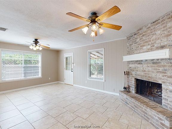 2nd image of 3004 Longleaf Dr