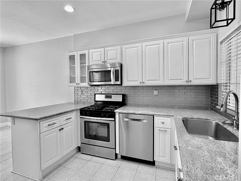 208 Chandon — Photo 6