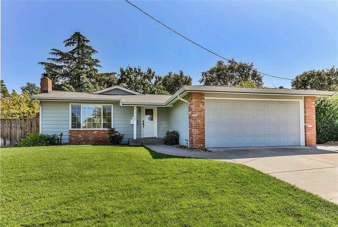 1325 Kentucky Dr photo 1