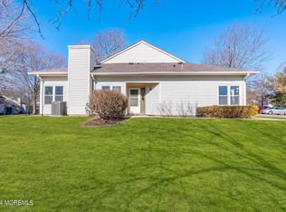 211 Ravenswood Rd, Englishtown, NJ 07726