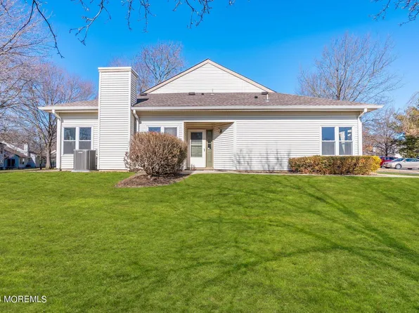 211 Ravenswood Road, Englishtown, NJ 07726