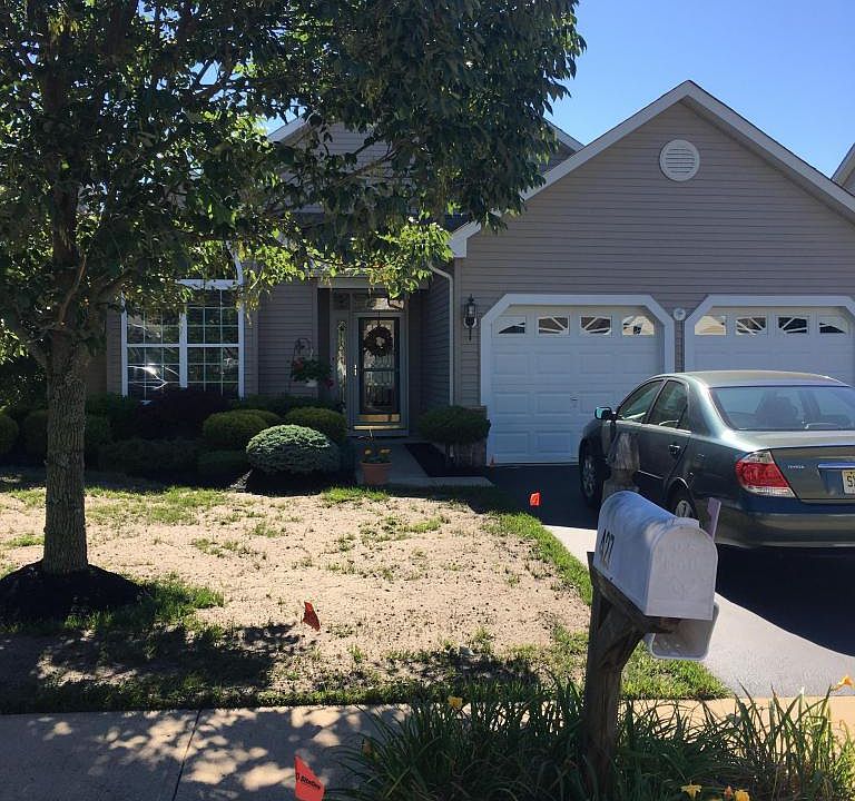 1st image of 427 Monticello Ln
