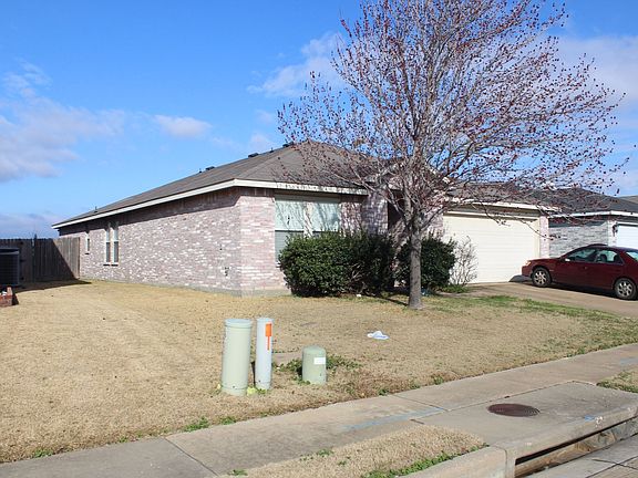 2nd image of 305 Stoneridge Dr