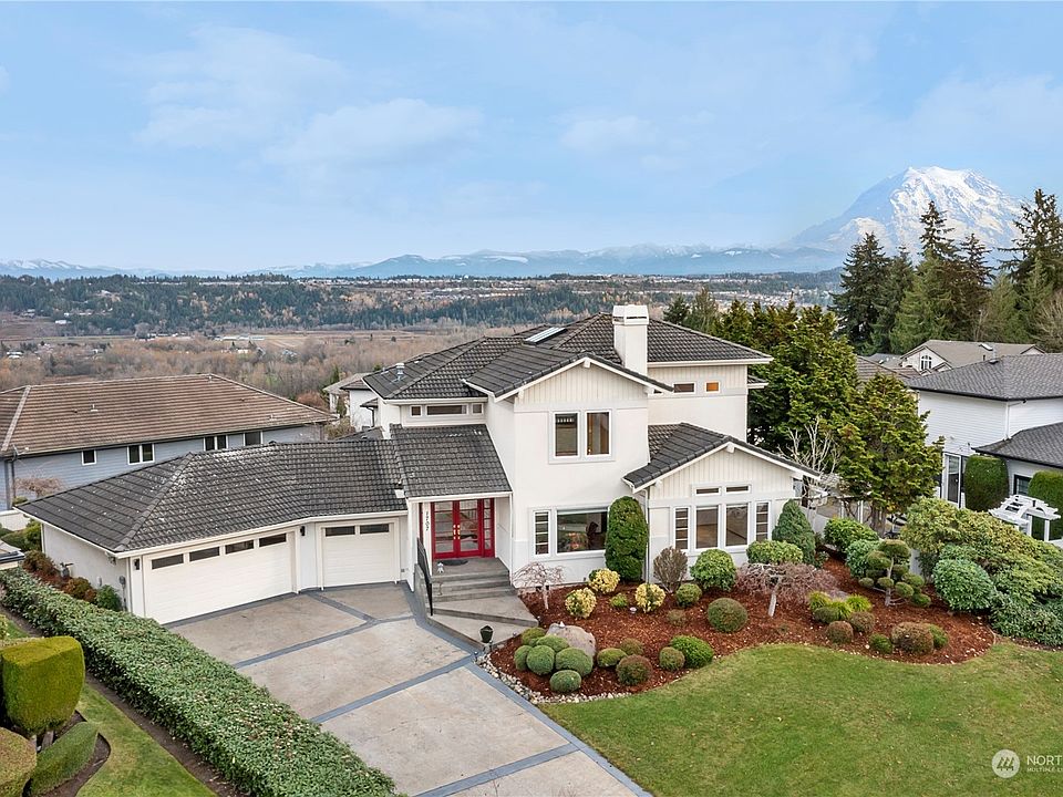 Welcome To The Estates @ Crystal Ridge>
