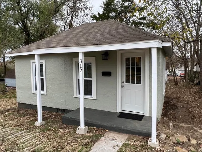 312 W Center St — Photo 2