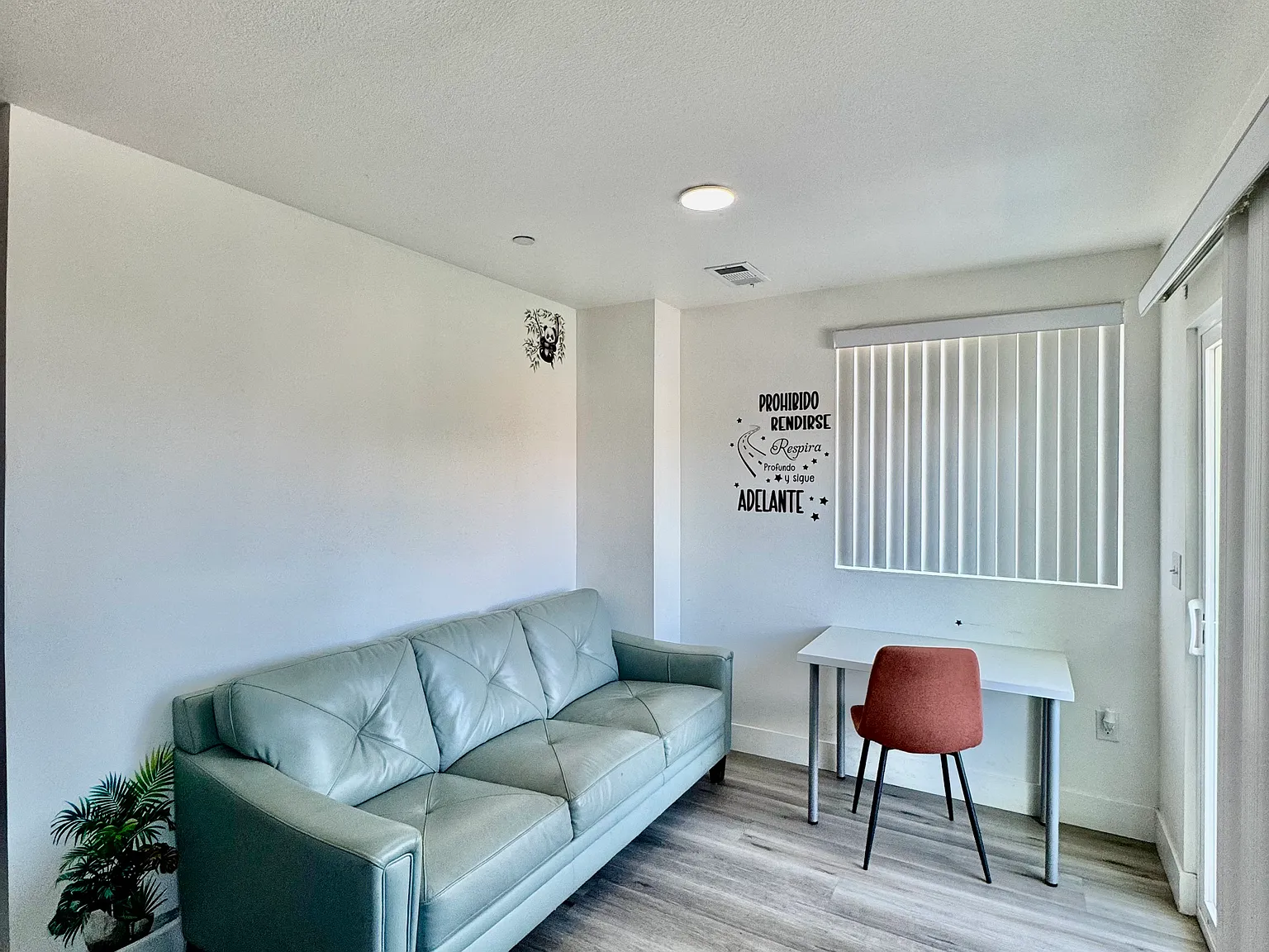 4 bed, 2000 sqft, $750 — Photo 2