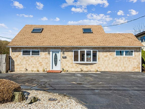 2nd image of 2300 Penatiquit Ave