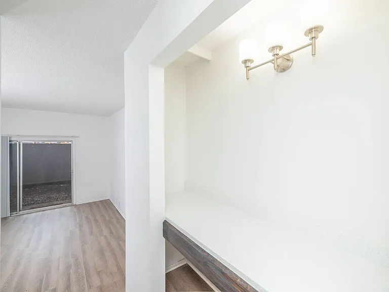 Camelot Apartments — Photo 86