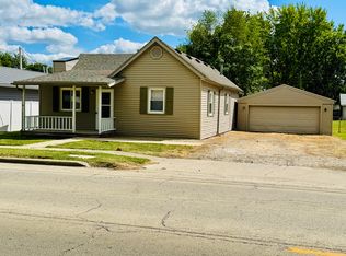 1004 Carroll St, Pawnee, IL 62558