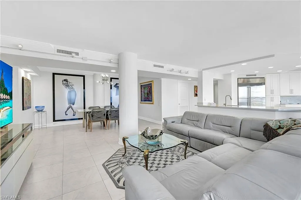 3 bed, 3.0 bath, 2700 sqft, $23,000 — Photo 3
