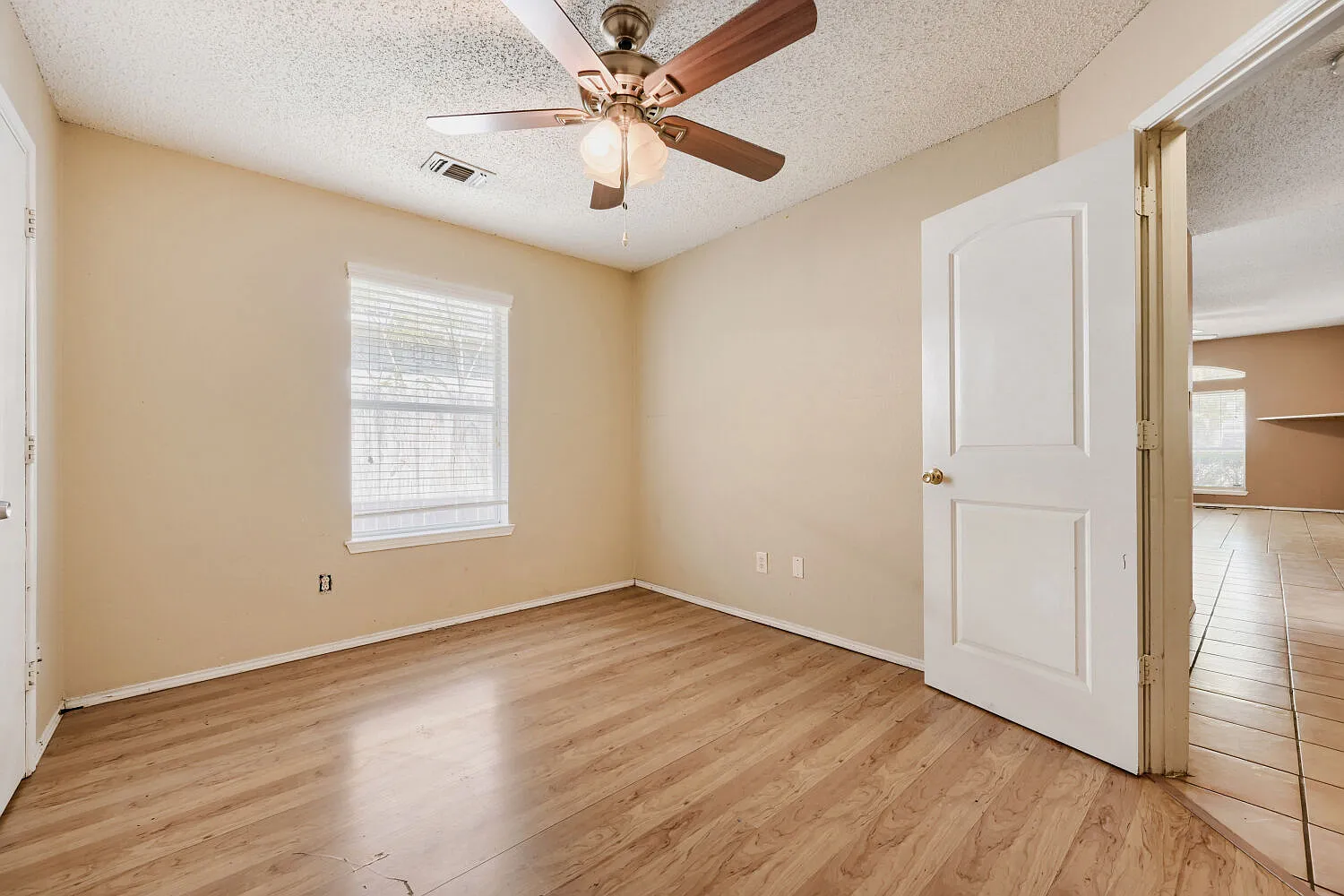 3 bed, 1588 sqft, $2,015 — Photo 4