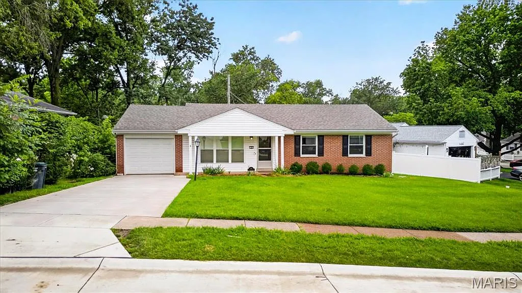 4 bed, 2.5 bath, 1572 sqft, $3,750 — Photo 1