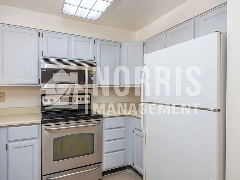 2542 N La Escondida Cir — Photo 6
