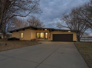 11 Westlake Vlg, Council Bluffs, IA 51501