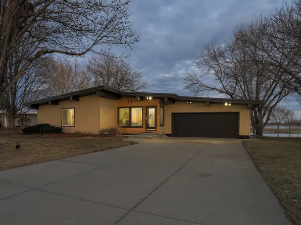 11 Westlake Vlg, Council Bluffs, IA 51501