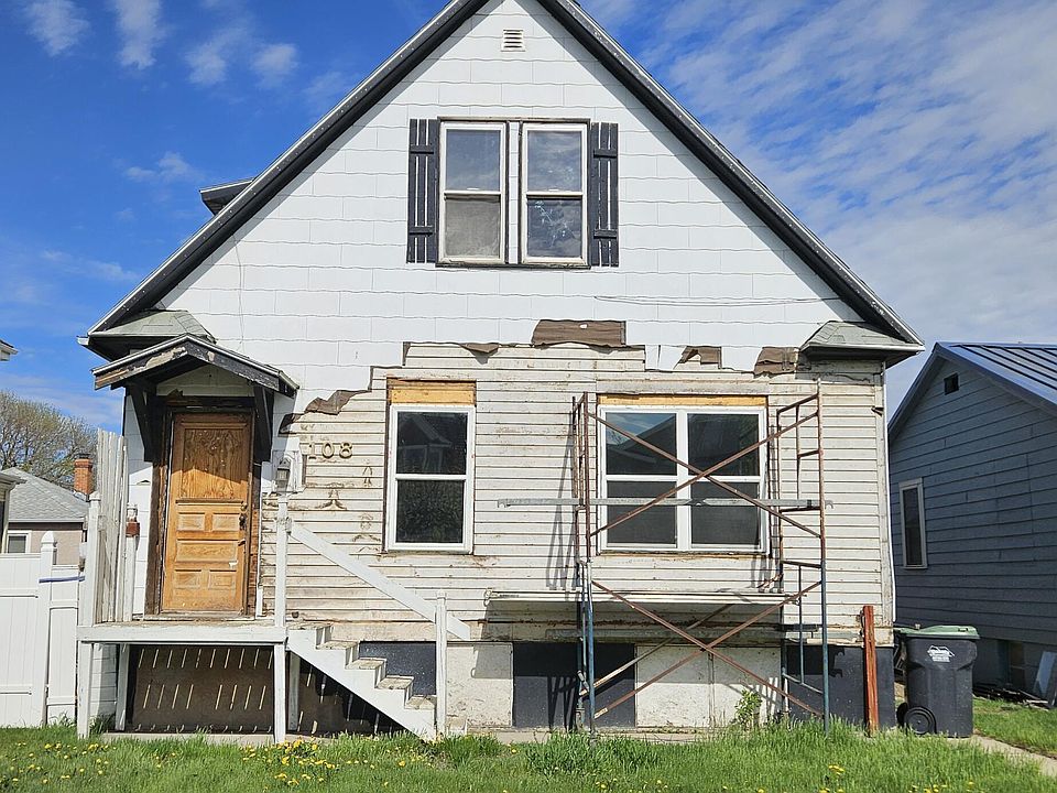 1st image of 108 7th Ave NW