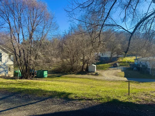 Newbern Rd, Pulaski, VA 24301