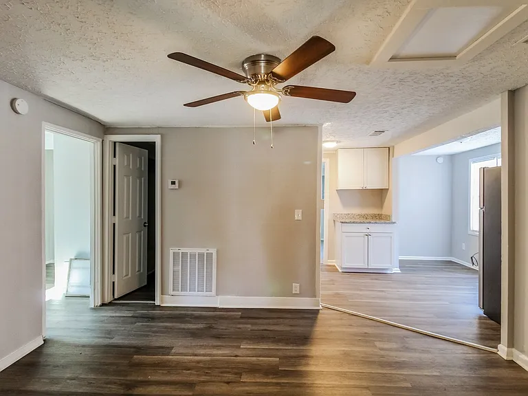 1871776_017_living_room_13585812.jpg