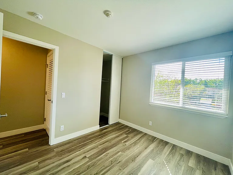 2x1 - Master Bedroom ( Upstairs Unit)