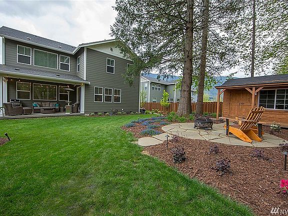 4th image of 1062 SE 10th St