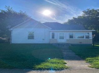 314 S Main St, Bicknell, IN 47512