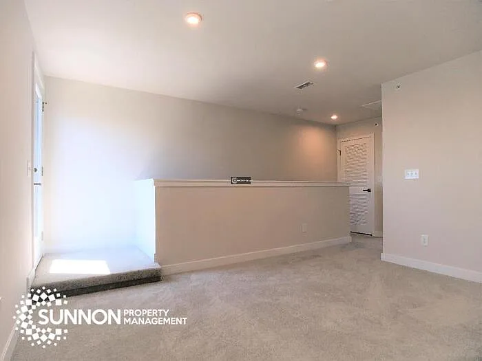 462 W Tremont Ave — Photo 26