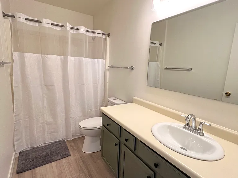 219 14th Ave S #5 — Photo 16