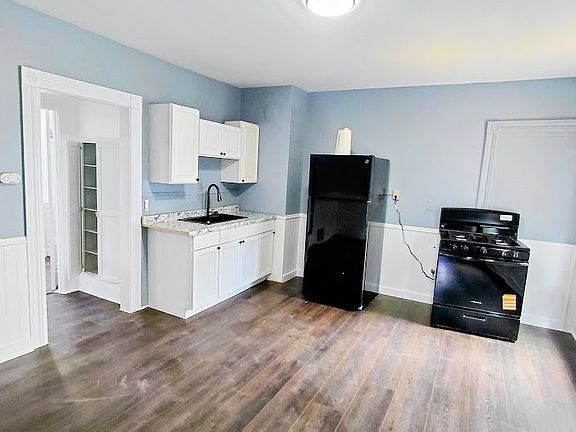 5th image of 715 Chestnut St