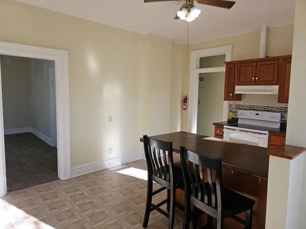 624 E 2nd St, Washington, IA 52353