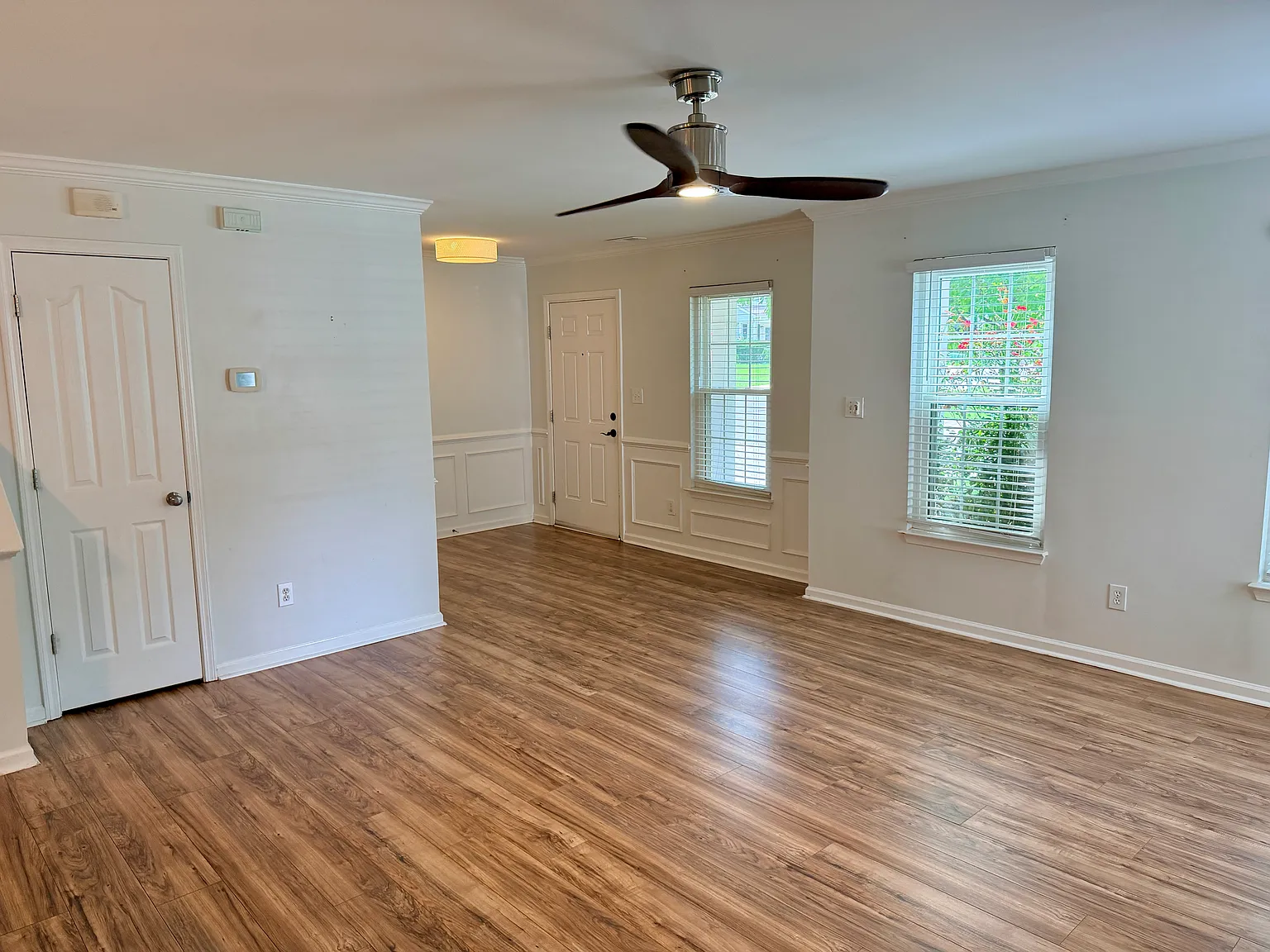 3 bed, 2.5 bath, 1662 sqft, $2,295 — Photo 3