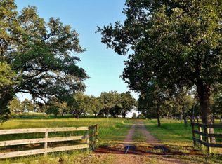 1097 Lakeside Dr, Cuero, TX 77954