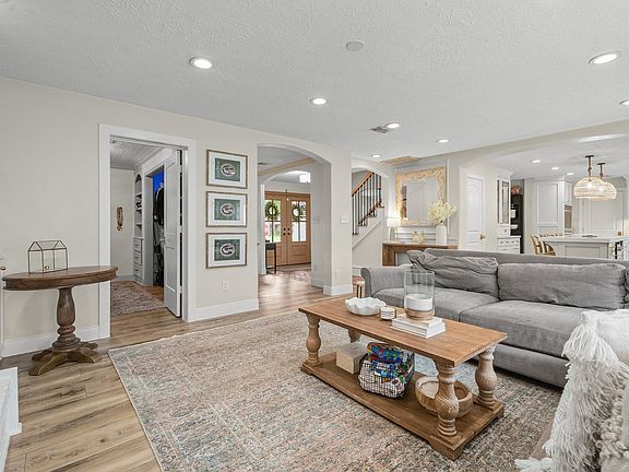 4th image of 15118 Torry Pines Rd
