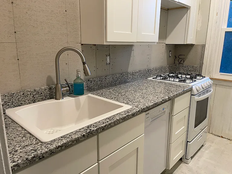 543 Coggeshall St #2 — Photo 5