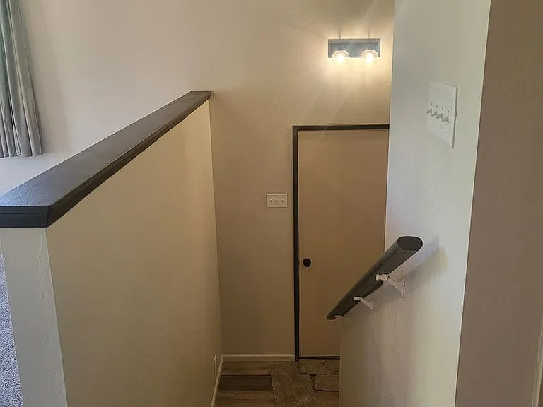 1688 NE Lynda Ln — Photo 6