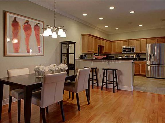 4th image of 200 Valencia Cir