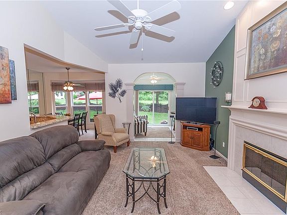 4th image of 2933 Country Club Ln