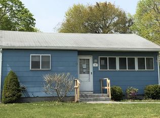 29 Jackson St, Riverhead, NY 11901
