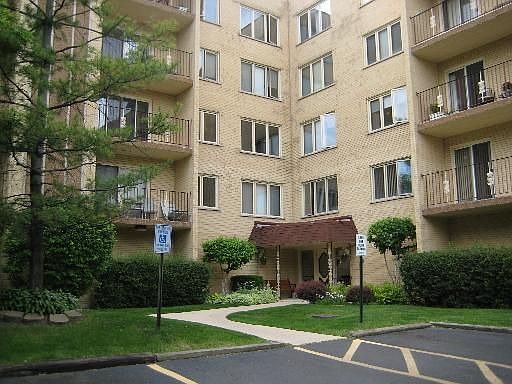 1st image of 6460 W Belle Plaine Ave APT 306