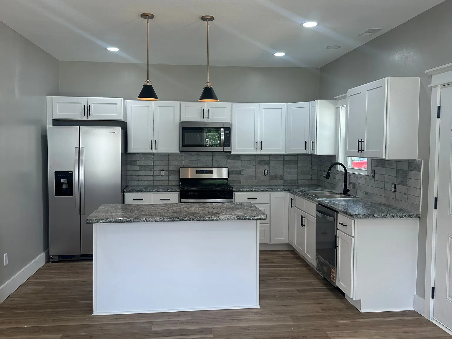 2 bed, 1.5 bath, 1056 sqft, $1,500 — Photo 3