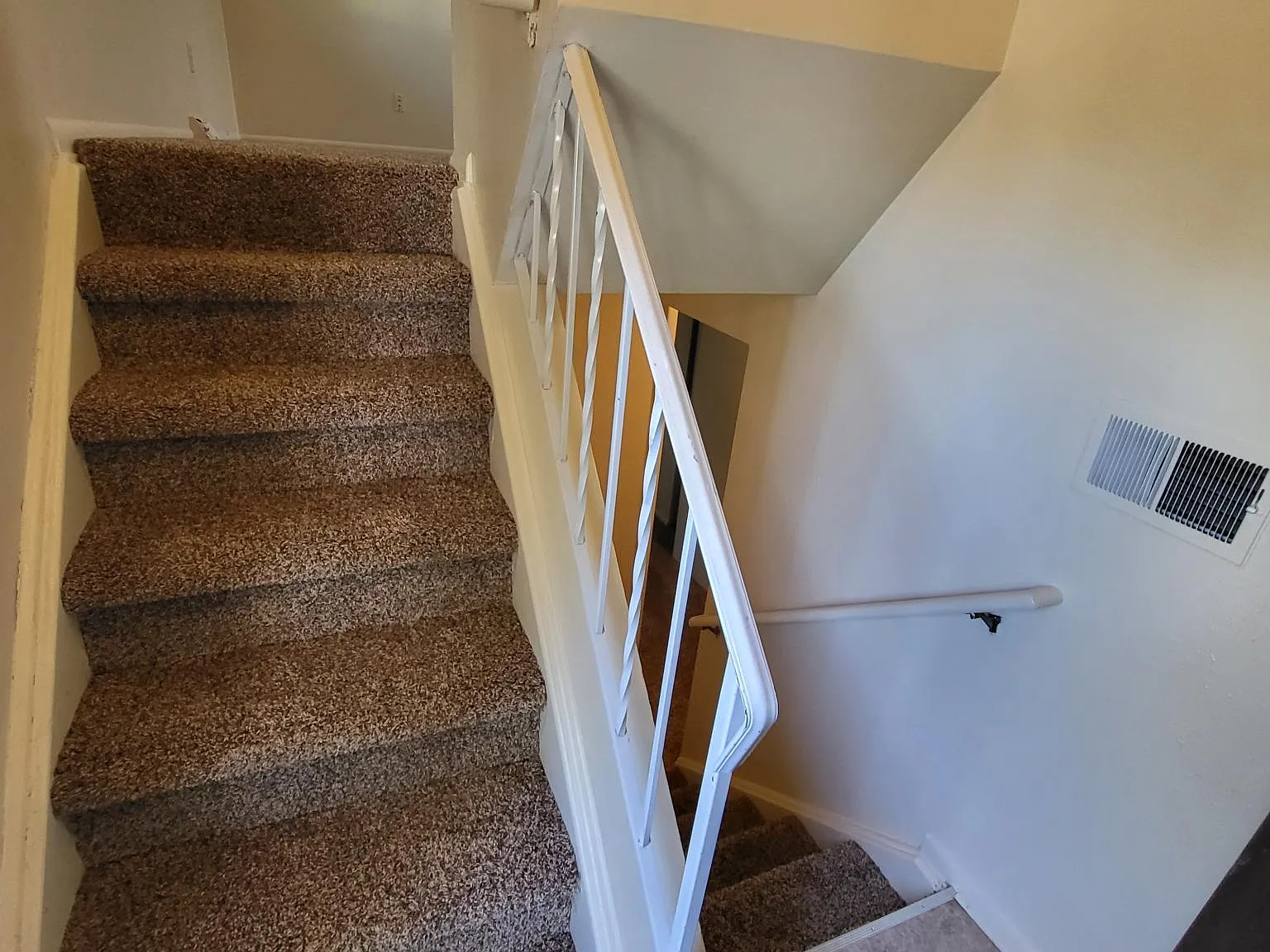 3 bed, 1.5 bath, 1144 sqft, $2,200 — Photo 2