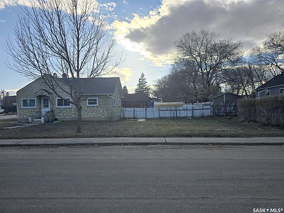 4th image of 201 R Avenue N
