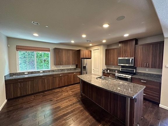 3rd image of 625 Montage Cir
