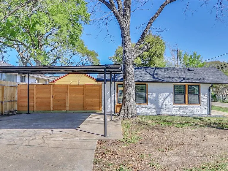 1852 Santa Rosa St — Photo 21