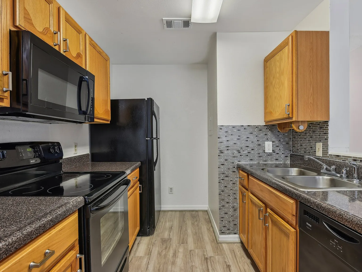 6088 Westgate Dr — Photo 3